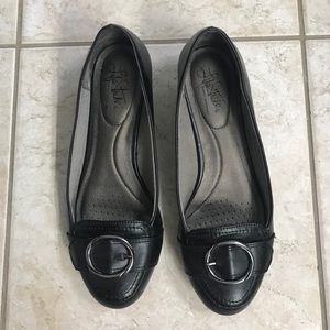 Life Stride Black Flats